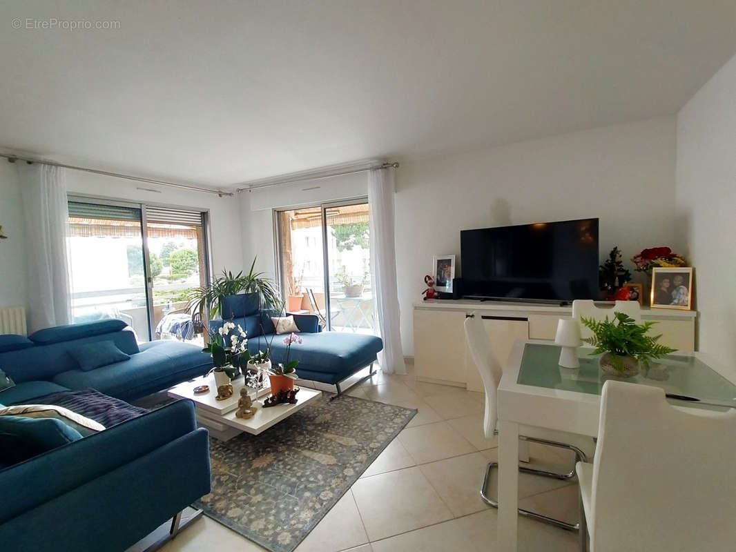 Appartement à SAINT-LAURENT-DU-VAR