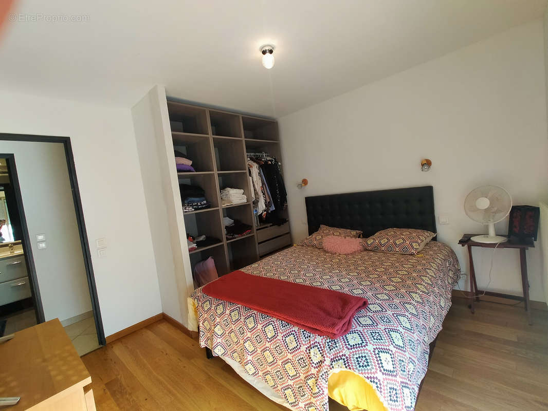 Appartement à SAINT-LAURENT-DU-VAR