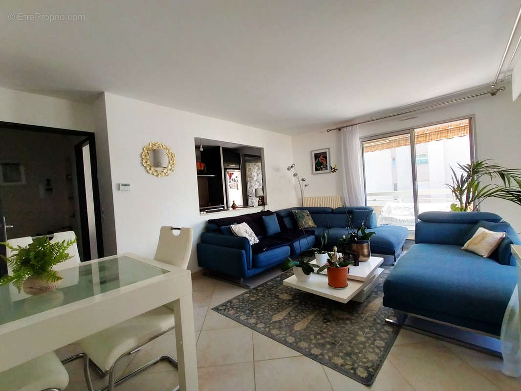 Appartement à SAINT-LAURENT-DU-VAR