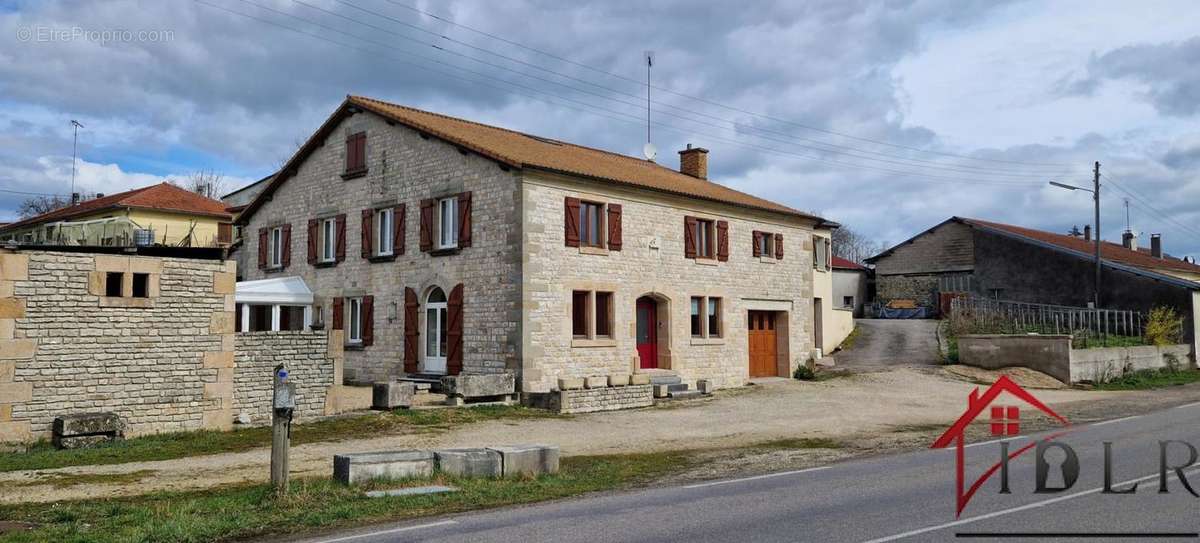 Maison à LANEUVELLE