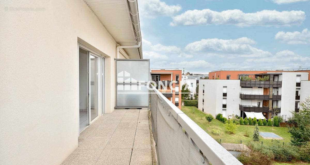 Appartement à MEYZIEU