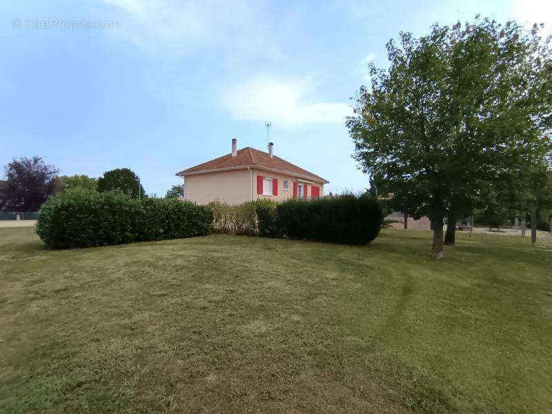 Maison à SAINT-SEURIN-SUR-L&#039;ISLE