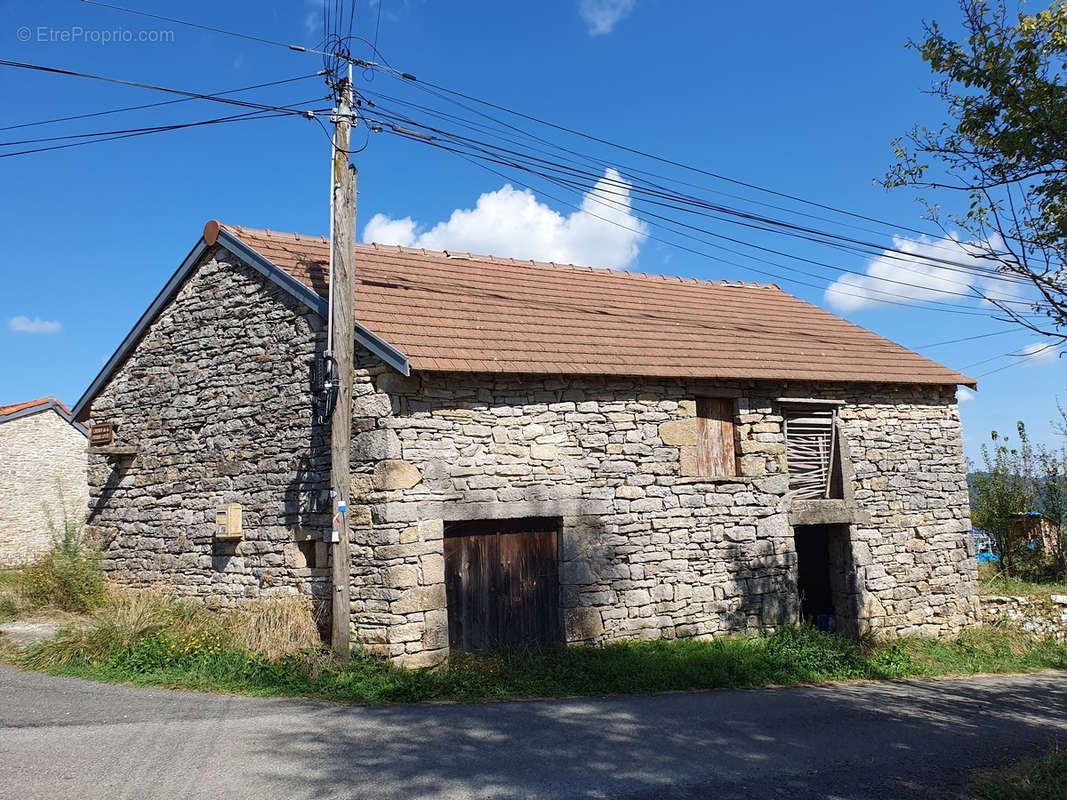 Maison à SALLES-COURBATIES