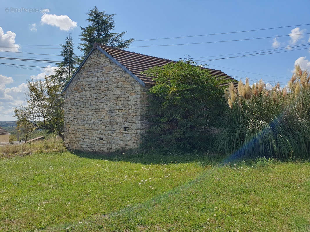 Maison à SALLES-COURBATIES