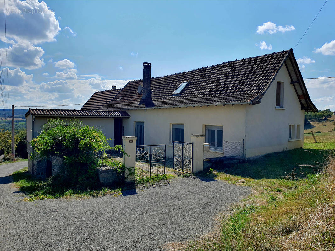 Maison à SALLES-COURBATIES