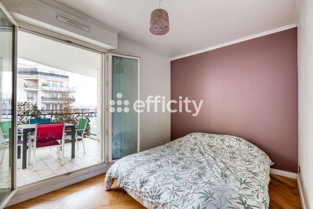 Appartement à COURBEVOIE