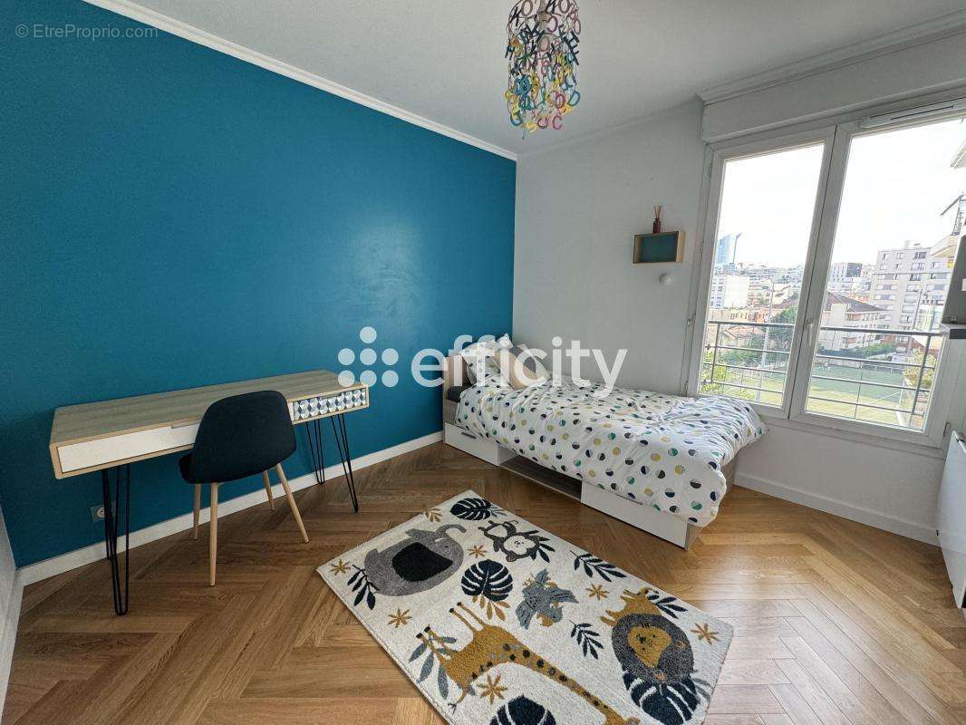 Appartement à COURBEVOIE