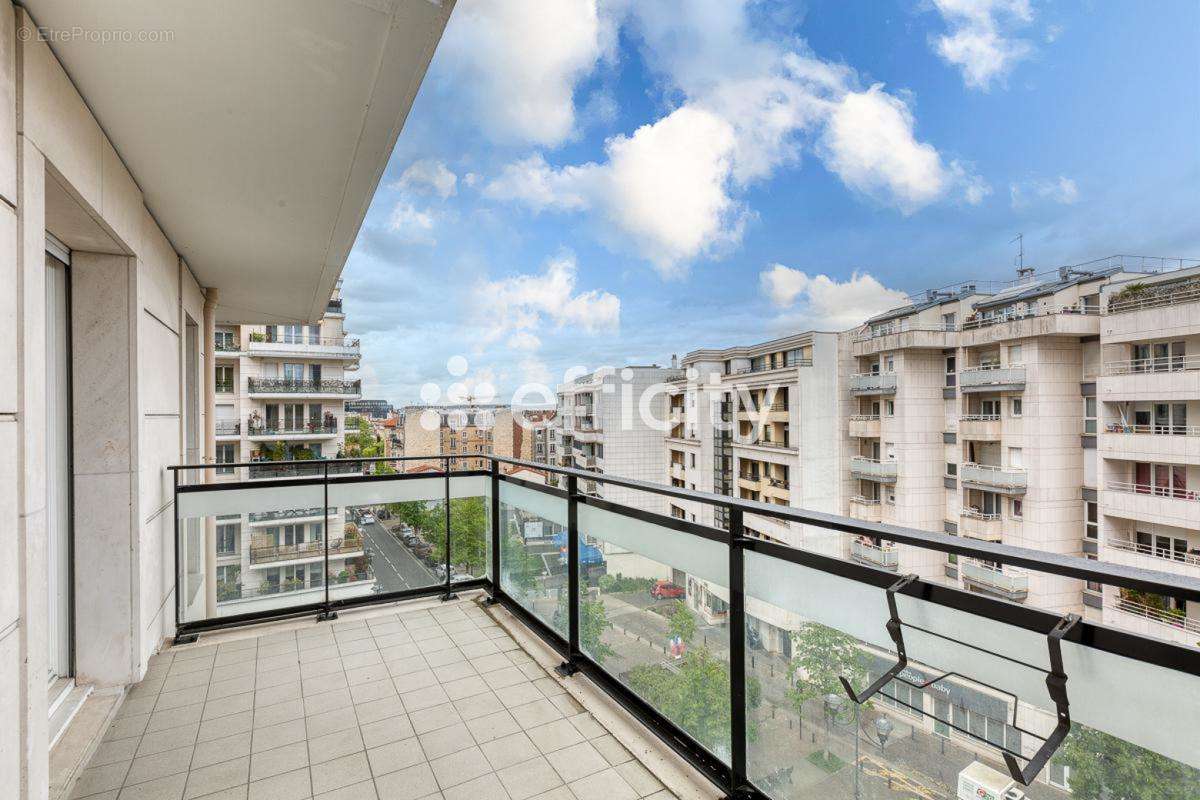 Appartement à COURBEVOIE