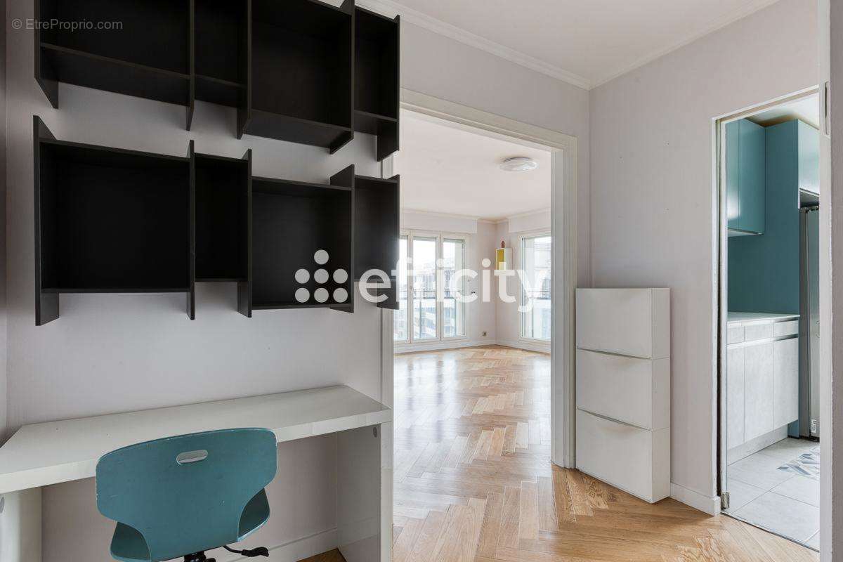 Appartement à COURBEVOIE