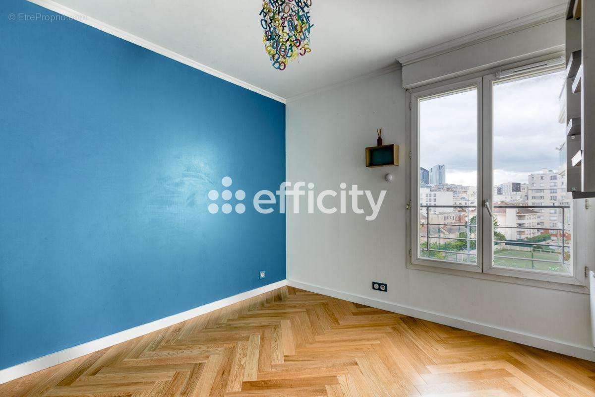 Appartement à COURBEVOIE