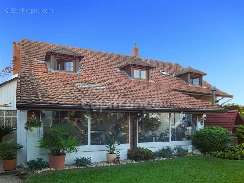 Maison à CHARETTE-VARENNES