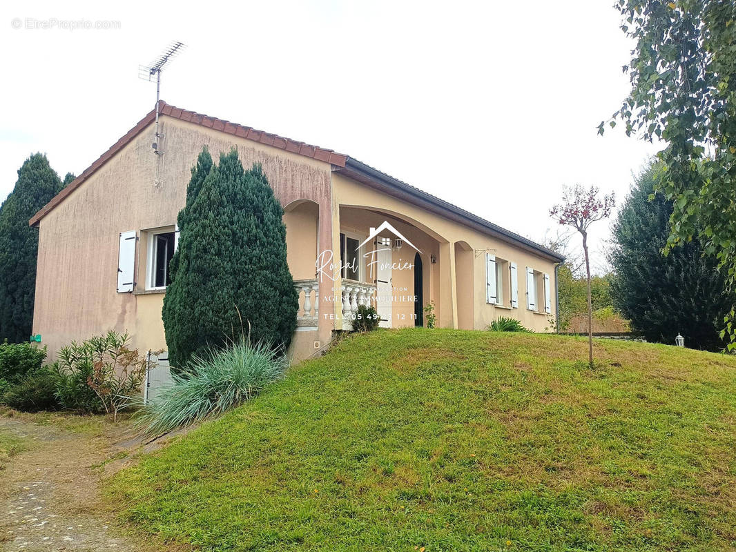 Pavillon sur sous sol (accès plain pied) - Maison à DANGE-SAINT-ROMAIN