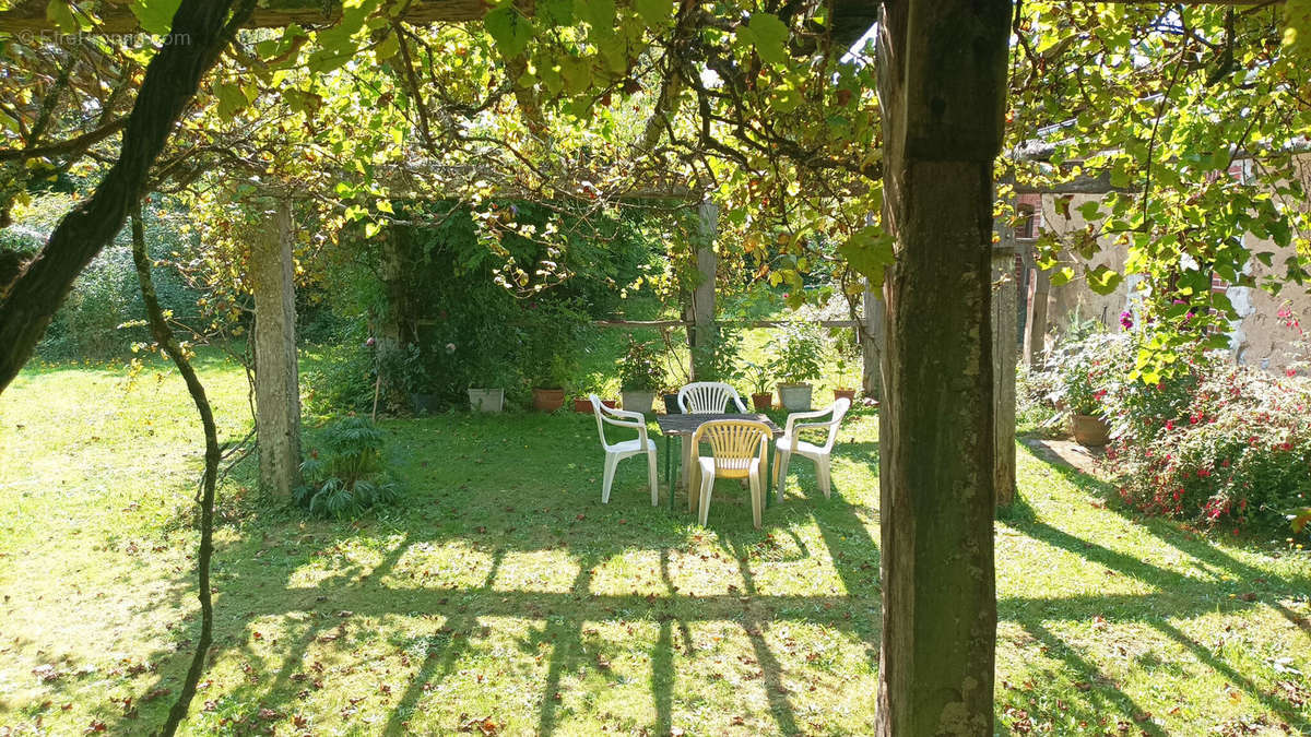 Maison à SAINT-LAURENT-SUR-GORRE