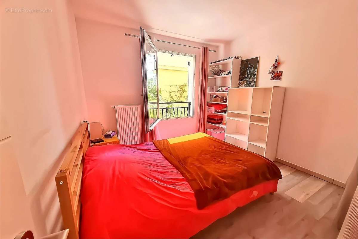 Appartement à ROQUEFORT-LES-PINS