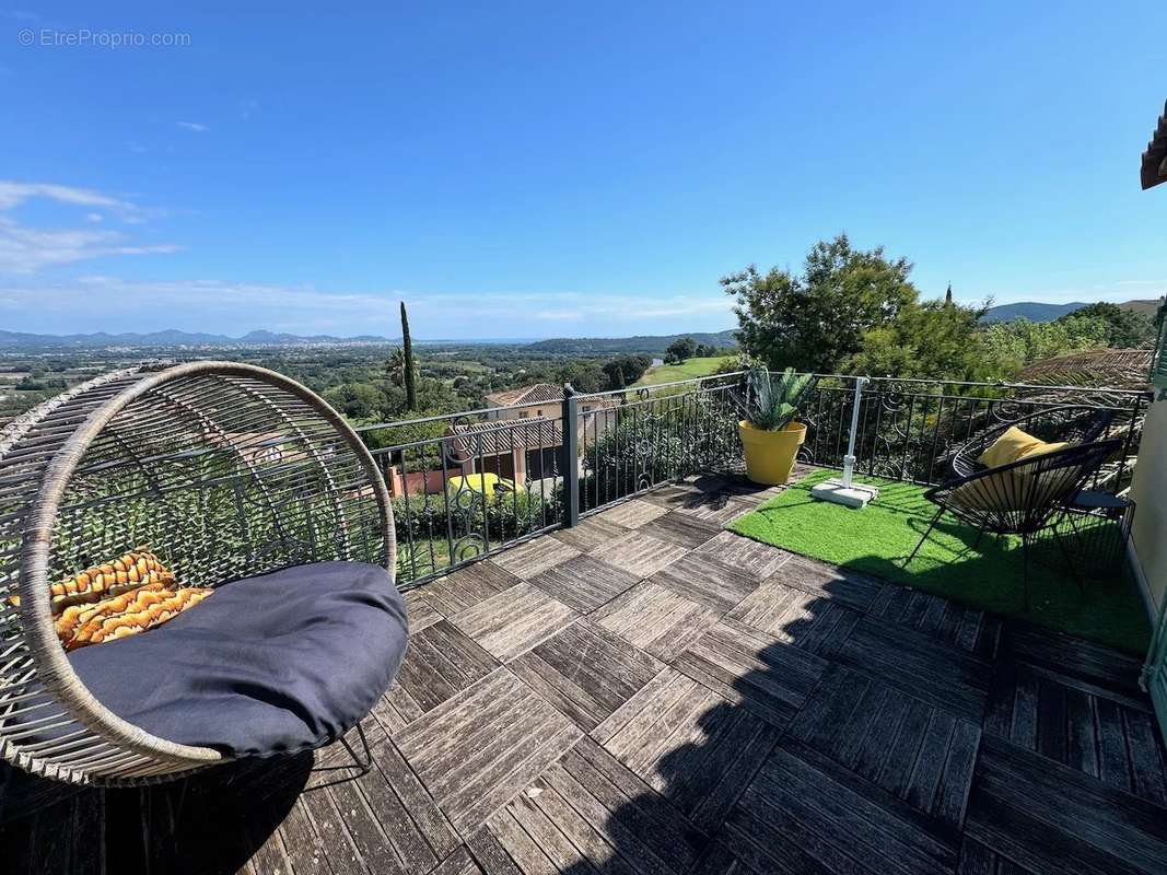 Maison à ROQUEBRUNE-SUR-ARGENS