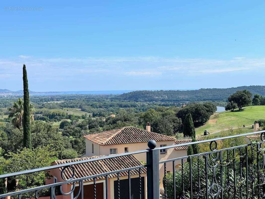 Maison à ROQUEBRUNE-SUR-ARGENS