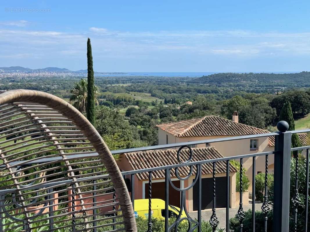 Maison à ROQUEBRUNE-SUR-ARGENS