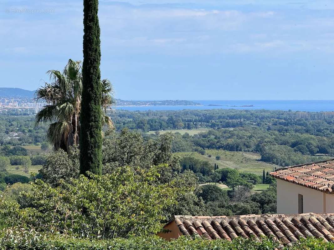 Maison à ROQUEBRUNE-SUR-ARGENS