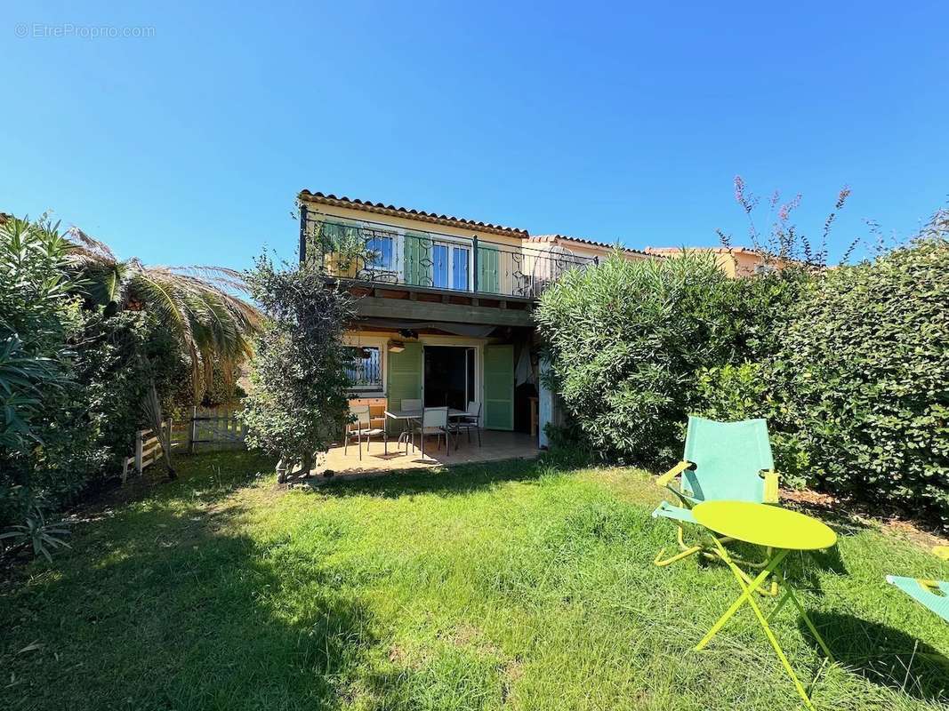 Maison à ROQUEBRUNE-SUR-ARGENS