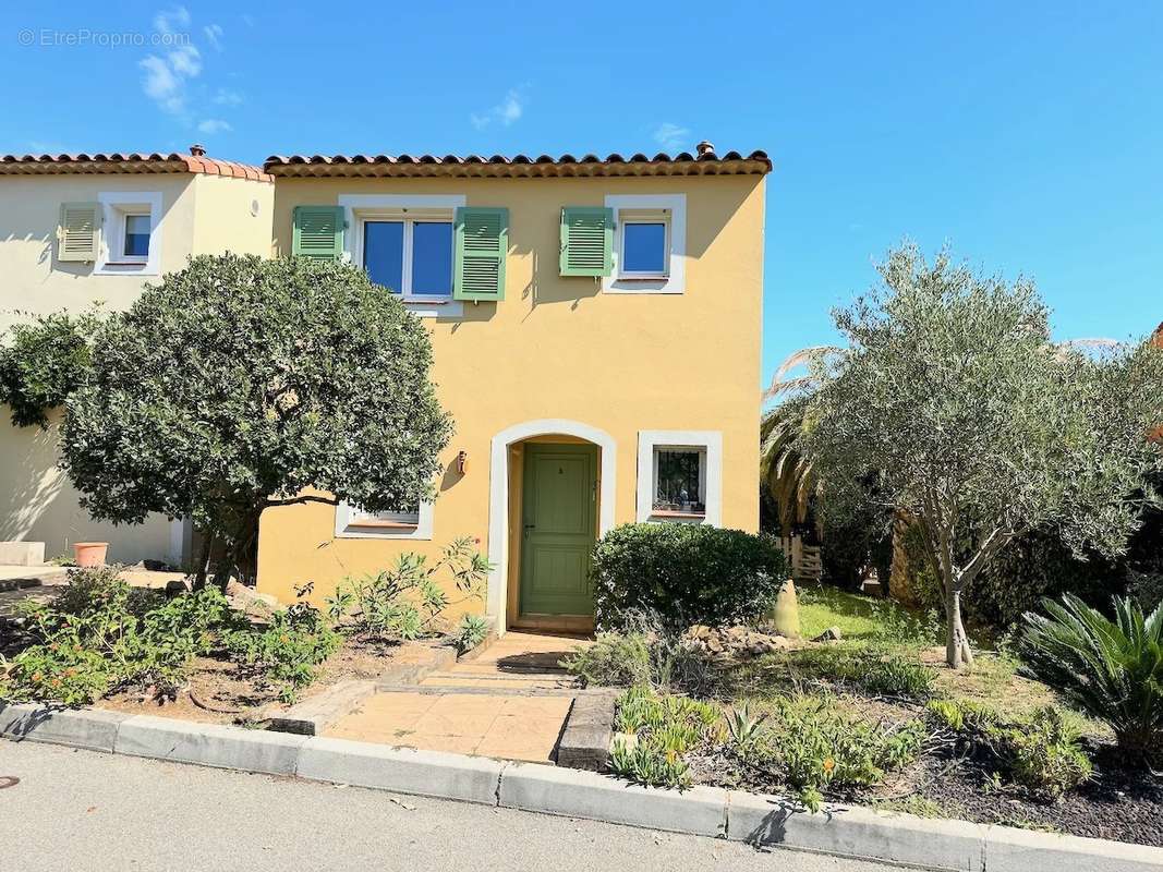 Maison à ROQUEBRUNE-SUR-ARGENS