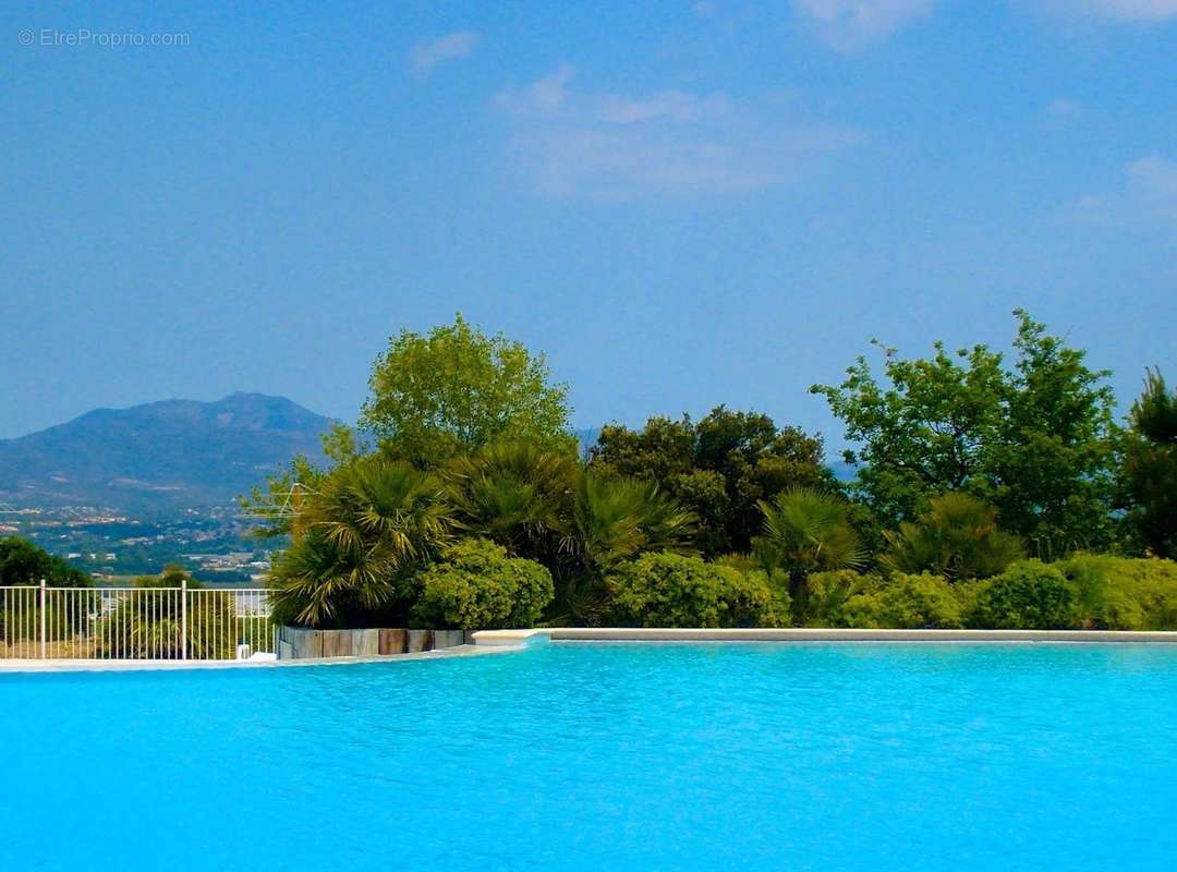 Maison à ROQUEBRUNE-SUR-ARGENS