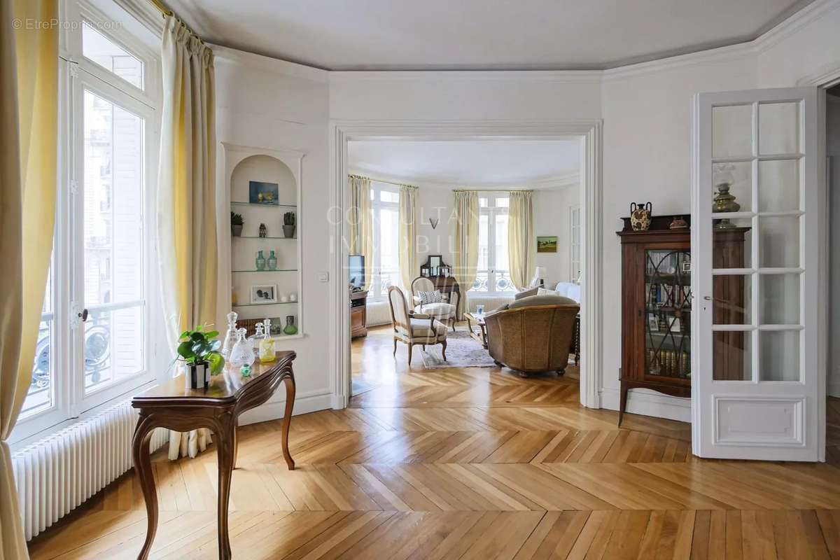 Appartement à PARIS-16E