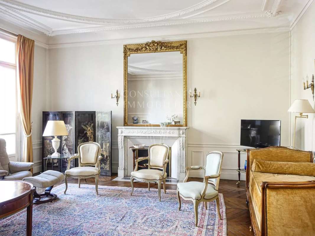 Appartement à PARIS-16E