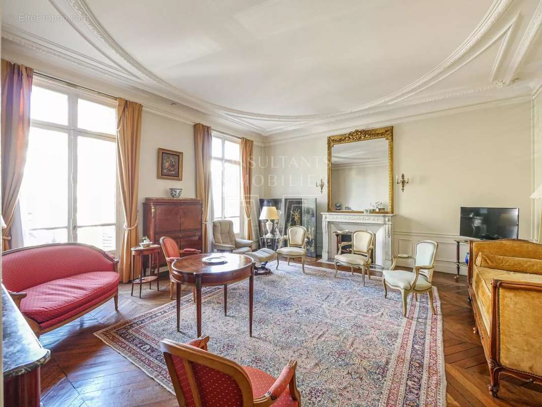 Appartement à PARIS-16E