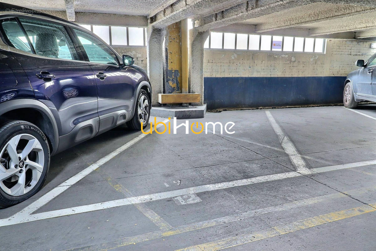 Parking à PARIS-17E