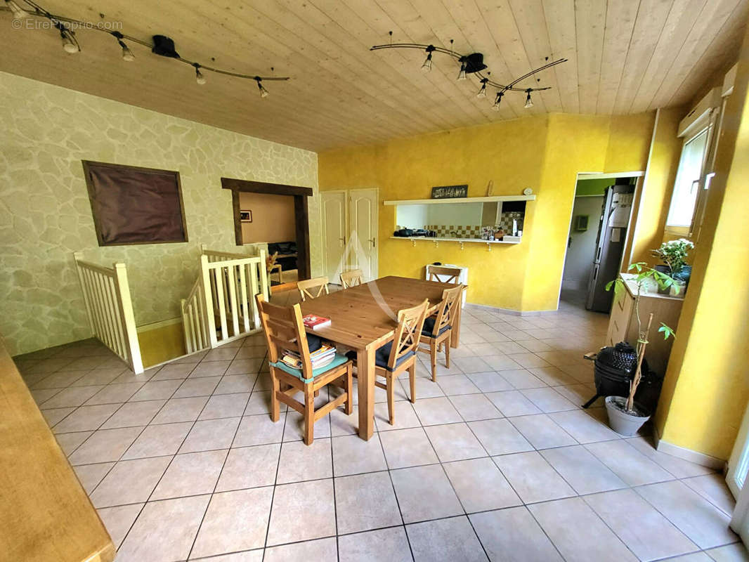 Appartement à THOUARCE