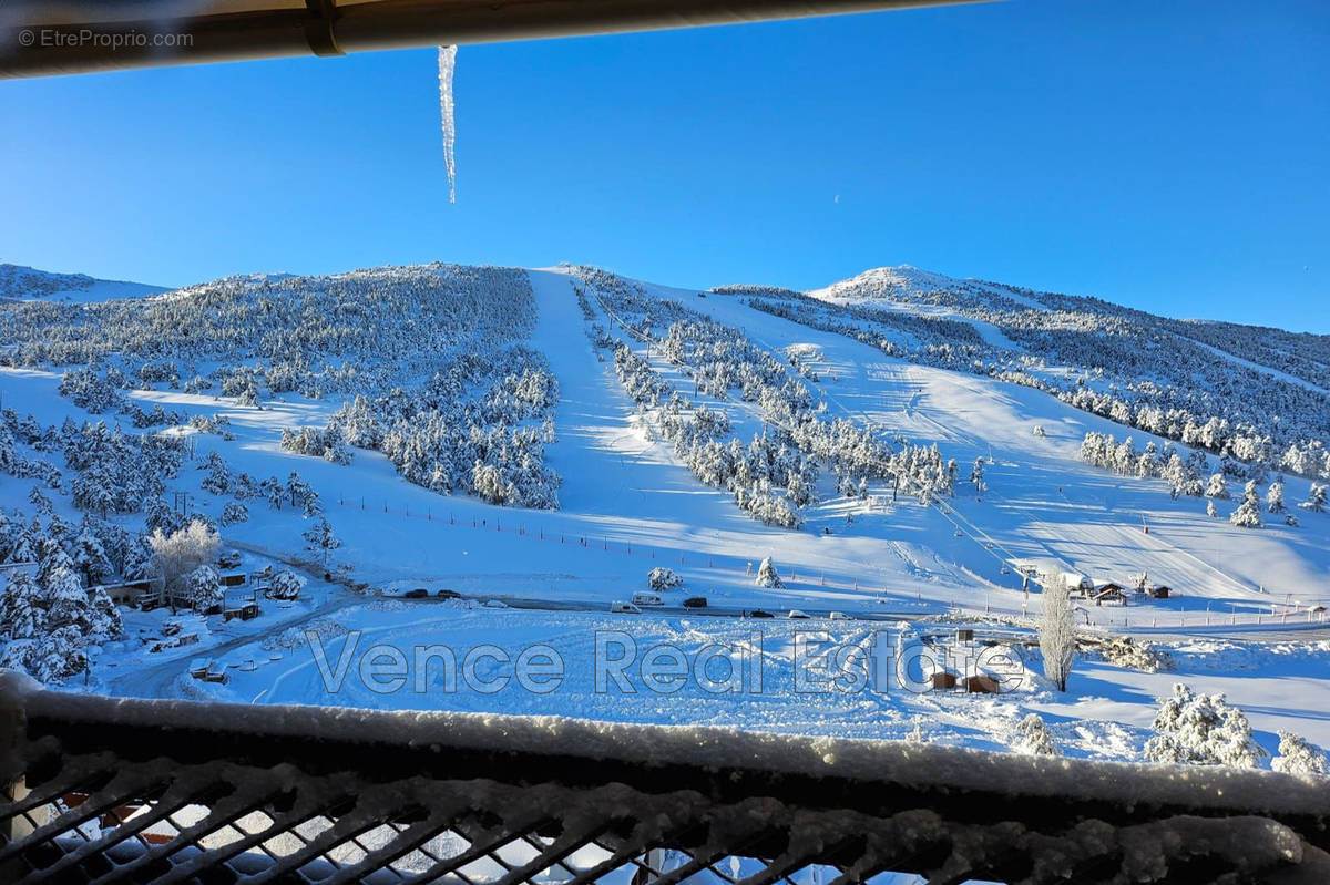 Appartement à GREOLIERES