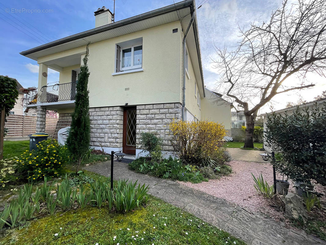 Appartement à SARTROUVILLE