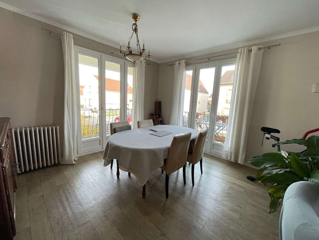 Appartement à SARTROUVILLE