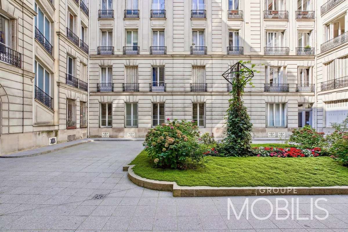 Appartement à PARIS-16E