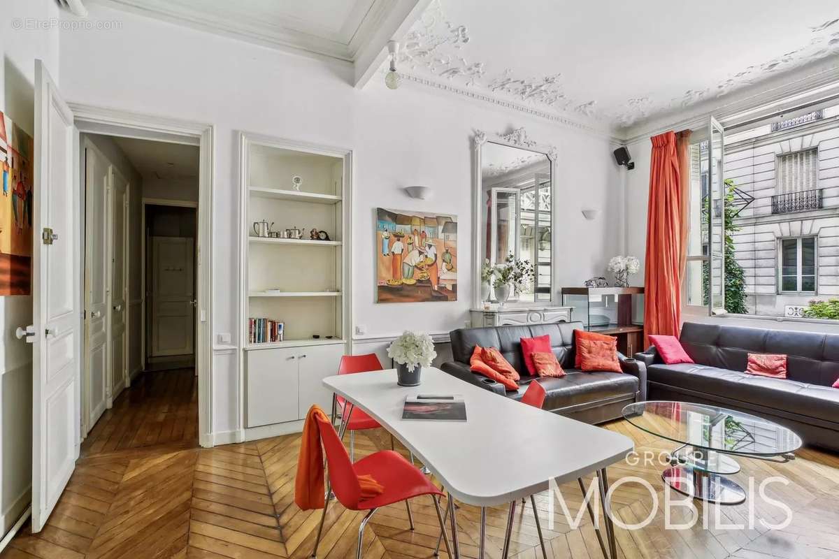 Appartement à PARIS-16E