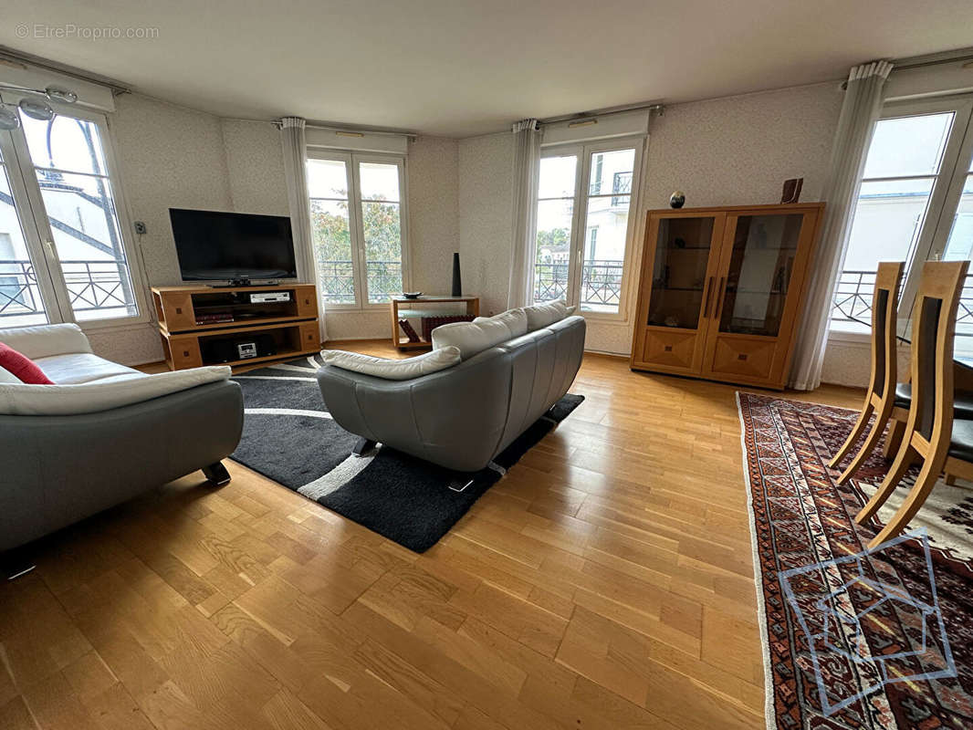 Appartement à VOISINS-LE-BRETONNEUX