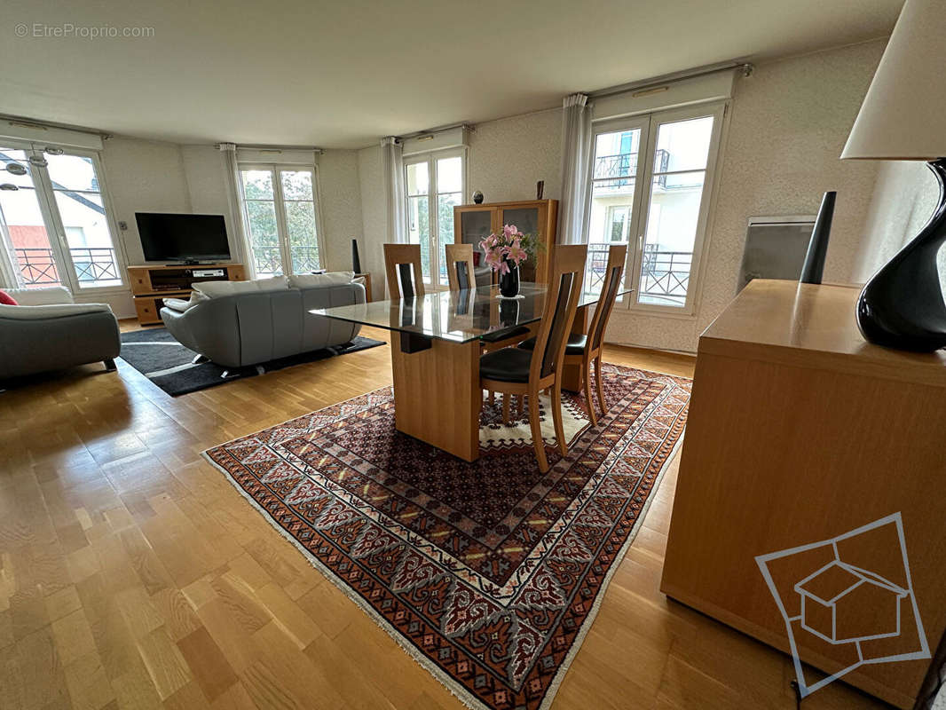 Appartement à VOISINS-LE-BRETONNEUX