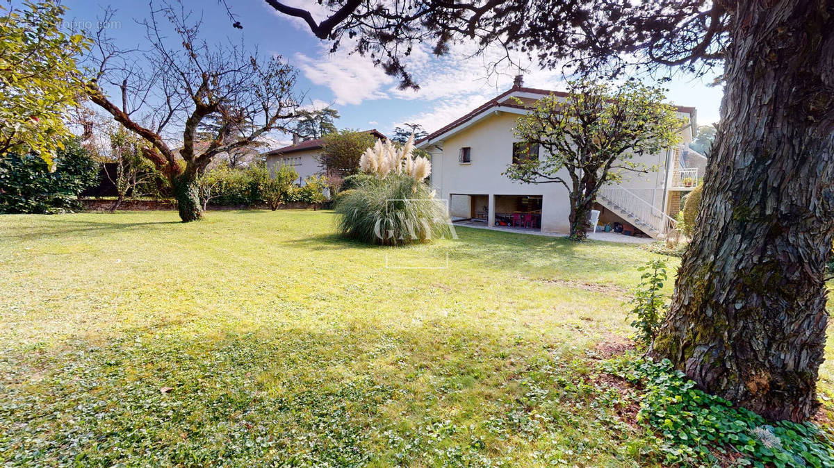 Maison à MONTBONNOT-SAINT-MARTIN