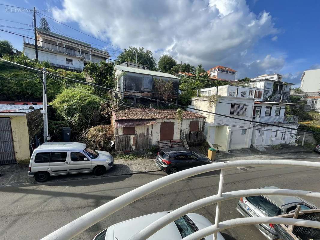 vue balcon F3 étage - Maison à FORT-DE-FRANCE