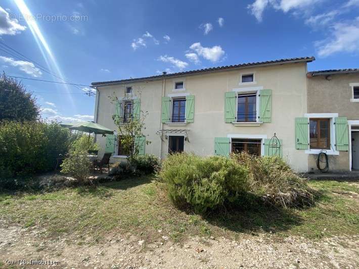 Maison à VERTEUIL-SUR-CHARENTE