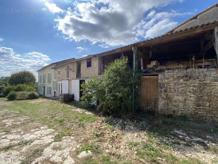 Maison à VERTEUIL-SUR-CHARENTE