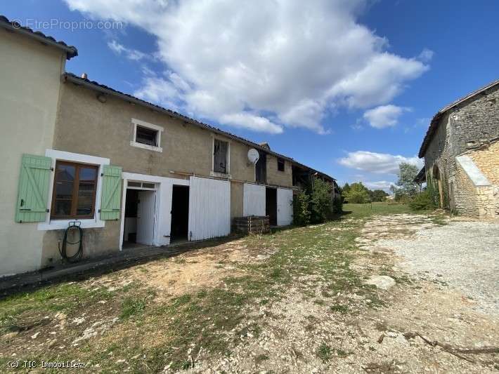 Maison à VERTEUIL-SUR-CHARENTE