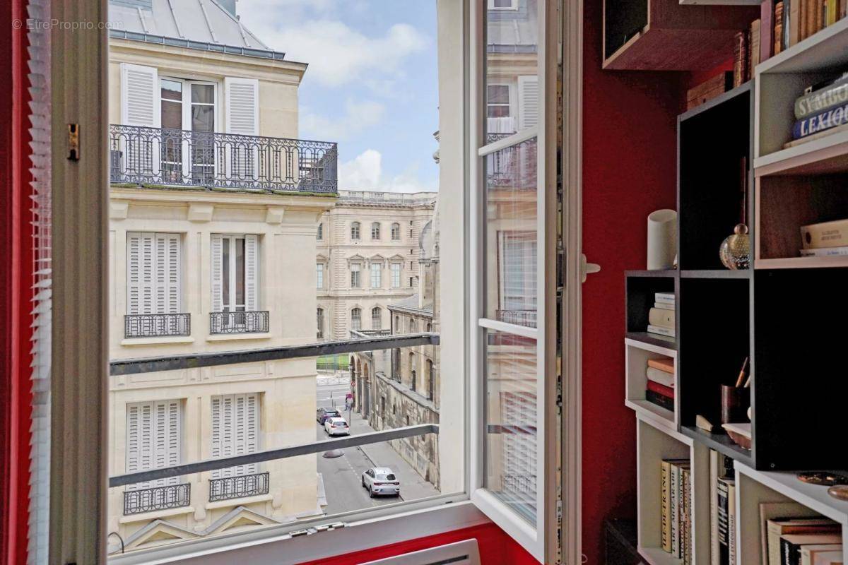 Appartement à PARIS-1E