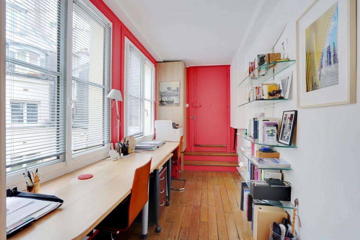 Appartement à PARIS-1E