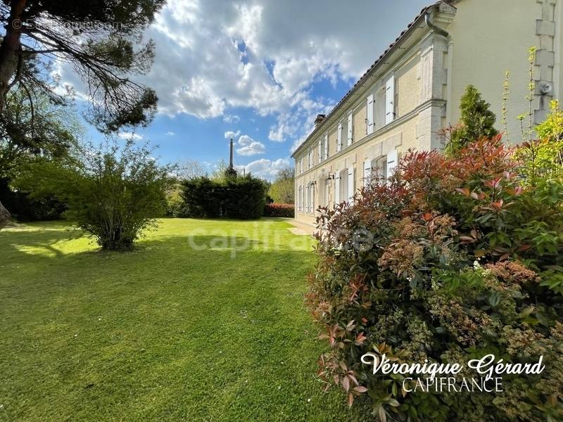 Maison à SAINT-CHRISTOPHE-DE-DOUBLE