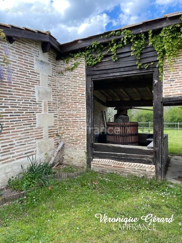 Maison à SAINT-CHRISTOPHE-DE-DOUBLE