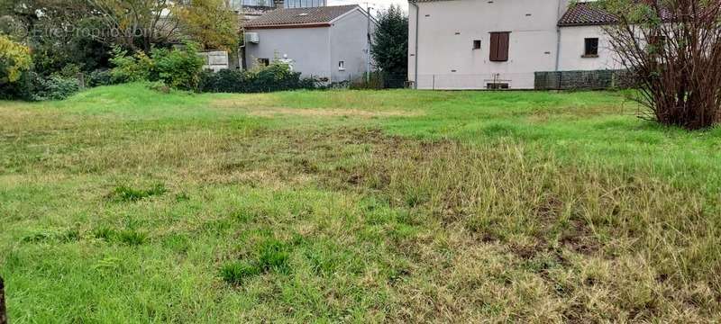 Terrain à VILLENEUVE-SUR-LOT