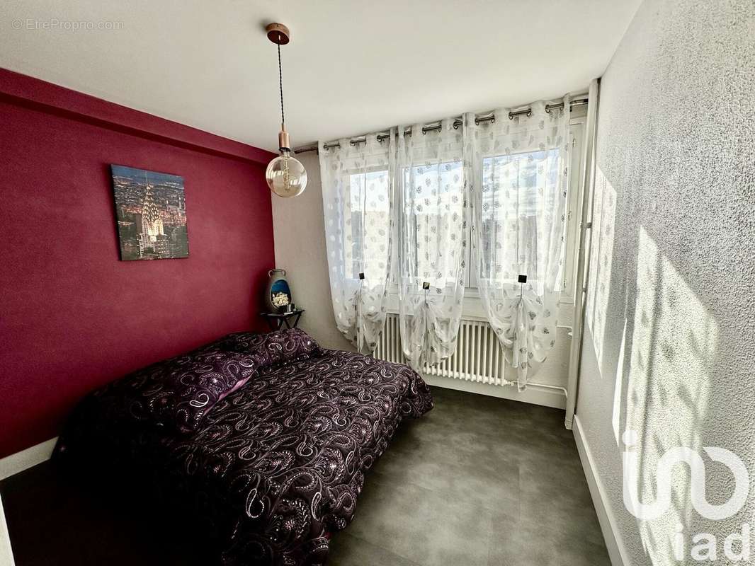 Photo 3 - Appartement à SAINT-PRIEST-EN-JAREZ