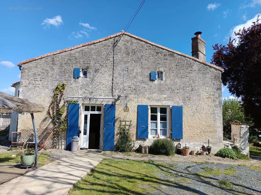 Maison à SAINT-ETIENNE-DE-BRILLOUET