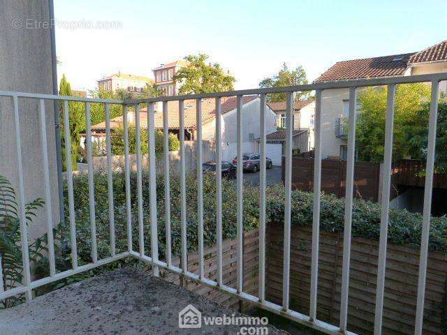 ...Qui donne sur un premier balcon de 3 m² - Maison à TALENCE